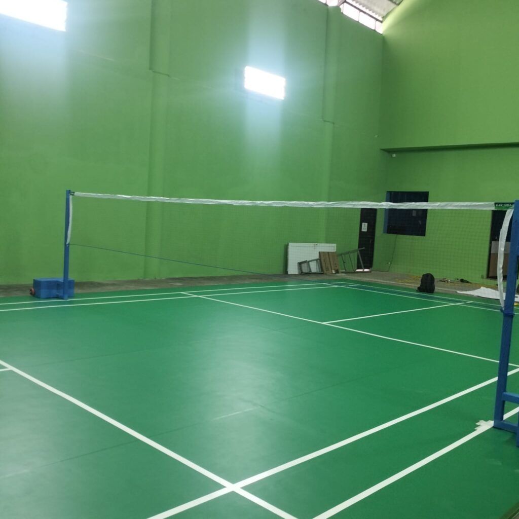 Beli Karpet Badminton di Sukabumi – Solusi Lapangan Berkualitas dari Raja Sport Flooring